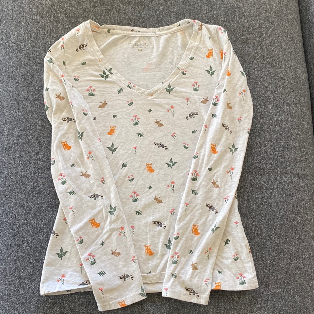 TWIK | Long sleeves V-neck tee. Cute animal patterns. Size XS.